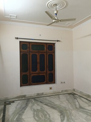 Room in 2 BHK Independent House at Gomti Nagar – for Rent