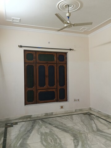 Room in 2 BHK Independent House at Gomti Nagar – for Rent