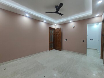 Room in 2 BHK Builder Floor at Sector 45 – for Rent
