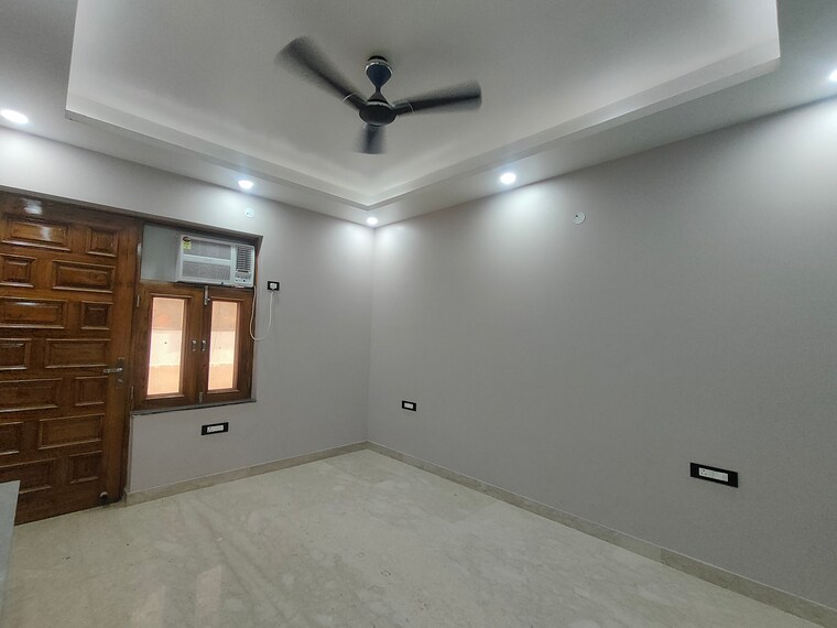 Room, sector 45 2 Bedroom 1200 Sq.Ft. Builder Floor In Sector 45 Gurgaon 9405998