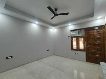 Room in 2 BHK Builder Floor at Sector 45 – for Rent