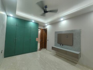 Room in 2 BHK Builder Floor at Sector 45 – for Rent