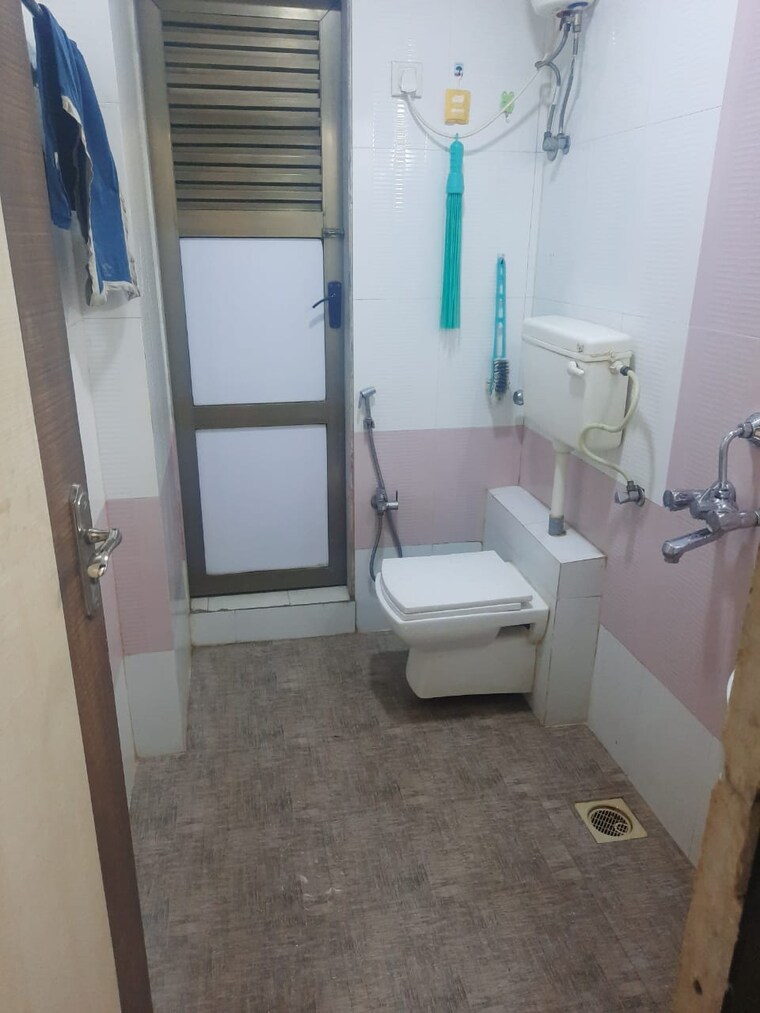 Bathroom, raymond-realty-phase-ii 2 Bedroom 635 Sq.Ft. Apartment In Pokhran Road No Two Thane 9406008