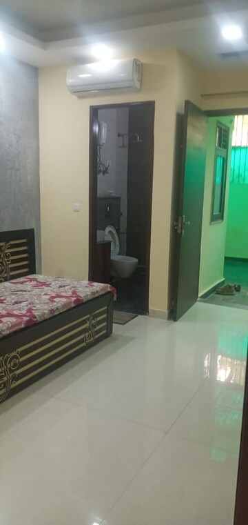 Bedroom in 3 BHK Builder Floor at Sector 38 – for Rent