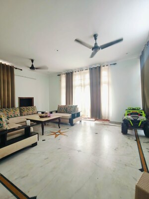 Gym in 3 BHK Builder Floor at Sector 46 – for Rent