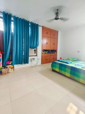 Bedroom in 3 BHK Builder Floor at Sector 46 – for Rent