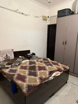 Bedroom in 3 BHK Builder Floor at Sector 46 – for Rent