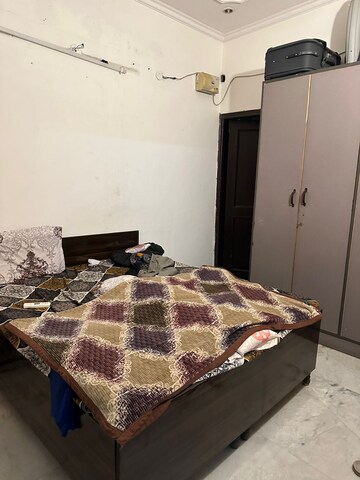 Bedroom in 3 BHK Builder Floor at Sector 46 – for Rent