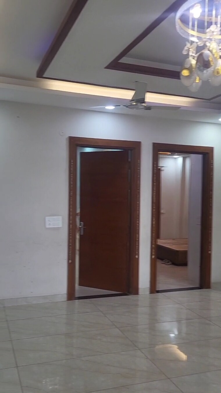 undefined, sector 2 3 Bedroom 250 Sq.Yd. Builder Floor In Sector 2 Faridabad 9406169