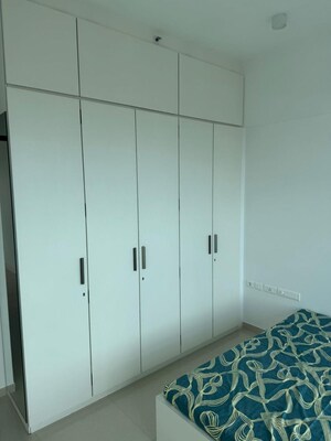 Room in 3.5 BHK Apartment at Celestia Spaces, Parel – for Rent