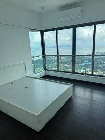 Room in 3.5 BHK Apartment at Celestia Spaces, Parel – for Rent