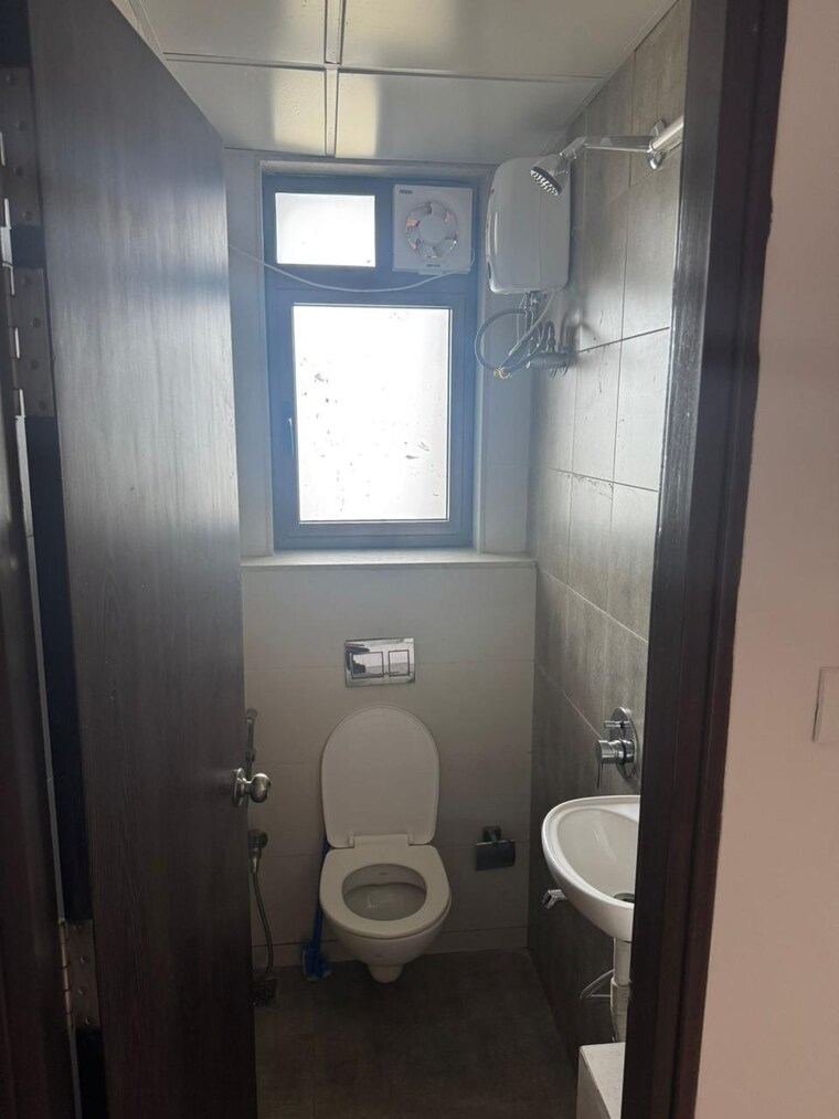 Bathroom, celestia-spaces 3.5 Bedroom 1380 Sq.Ft. Apartment In Parel Mumbai 9406139