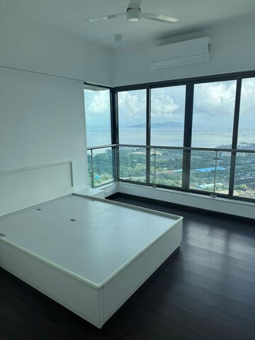 Room in 3.5 BHK Apartment at Celestia Spaces, Parel – for Rent