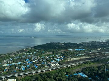 Plot Area in 3.5 BHK Apartment at Celestia Spaces, Parel – for Rent