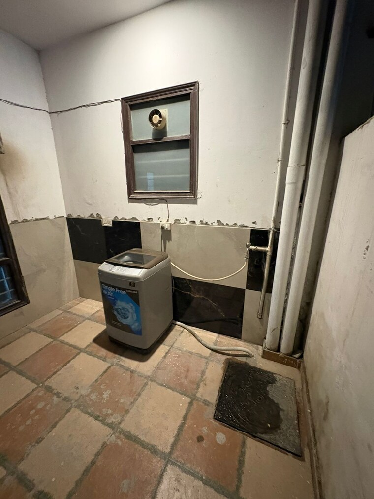 Bathroom, gupta-awas 2 Bedroom 162 Sq.Yd. Builder Floor In Sector 43 Gurgaon 9406168