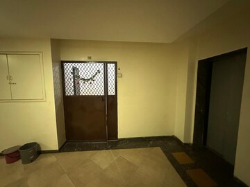 Room in 2 BHK Apartment at Nagpal Dev Exotica, Kharadi – for Rent