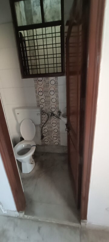 Attached Bathroom in 1 BHK Independent House at Sector 46 – for Rent