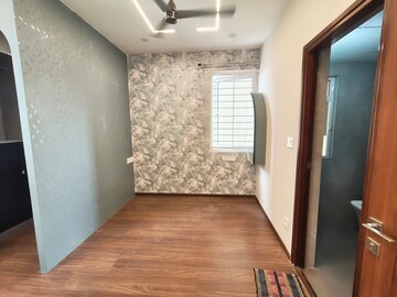 Room in 3 BHK Apartment at Aurobindo The Regent, Kondapur – for Rent