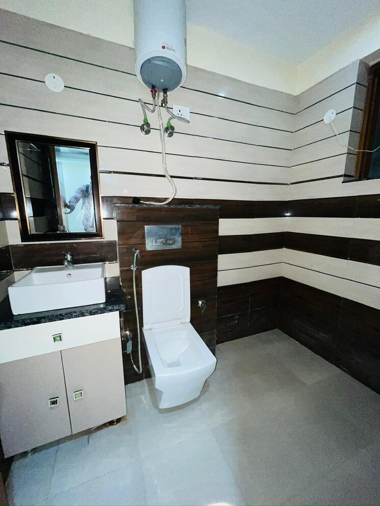 undefined, sushant-lok-3 3 Bedroom 200 Sq.Yd. Builder Floor In Sector 57 Gurgaon 9406287