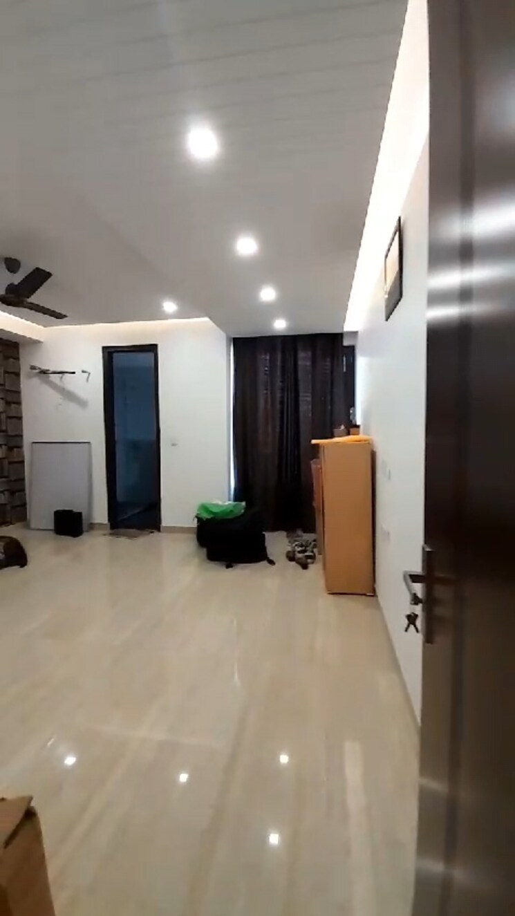 Team Area, sector 31 5 Bedroom 360 Sq.Yd. Builder Floor In Sector 31 Faridabad 9406350