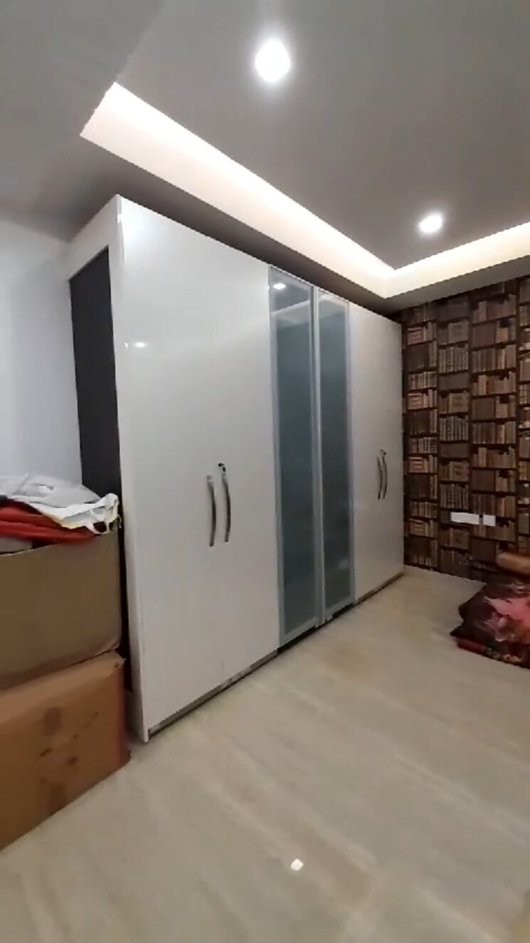 Room, sector 31 5 Bedroom 360 Sq.Yd. Builder Floor In Sector 31 Faridabad 9406350