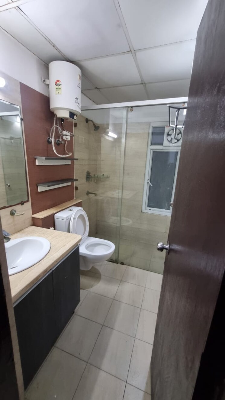 Bathroom, mahagun-moderne 2 Bedroom 1250 Sq.Ft. Apartment In Sector 78 Noida 9406347