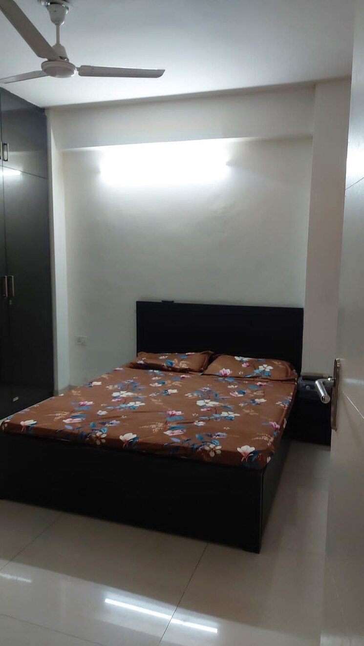 Bedroom, tulip-violet 3 Bedroom 1578 Sq.Ft. Apartment In Sector 69 Gurgaon 9406356