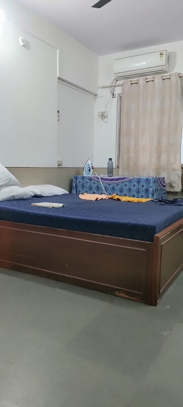 1 BHK Apartment For Rent in Shreeniwas Tower, Lower Parel