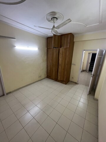 2 BHK Builder Floor For Rent in Hong Kong Bazaar, Sector 57