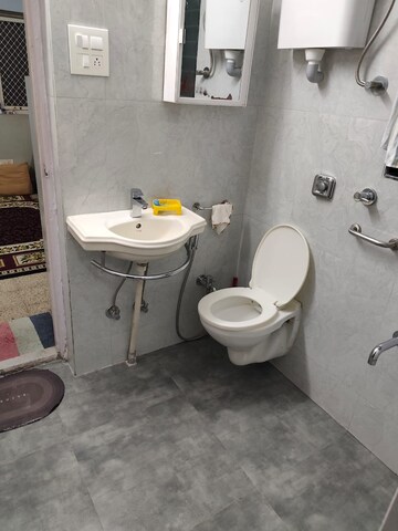 Bathroom in 3 BHK Apartment at Cuffe Parade – for Sale