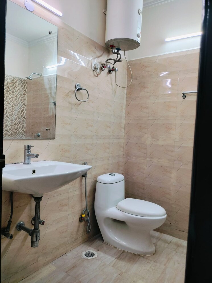 Bathroom, pivotal-paradise 2 Bedroom 686 Sq.Ft. Apartment In Sector 62 Gurgaon 9406507