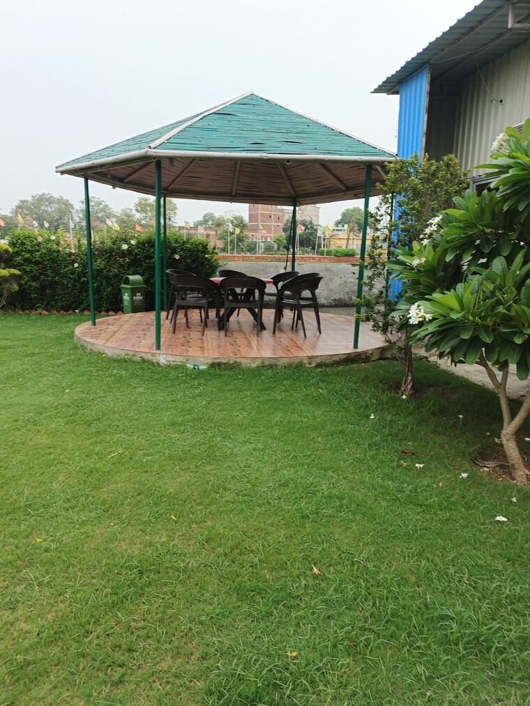 Garden, tugalpur village  200 Sq.Yd. Plot In Tugalpur Village Greater Noida 9406525