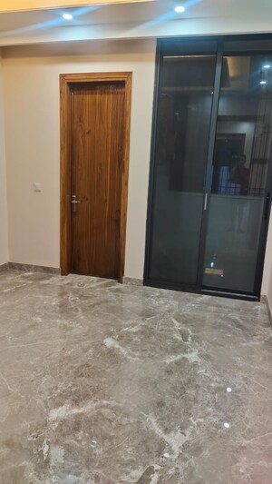 Room in 3 BHK Independent House at Sector 57 – for Sale