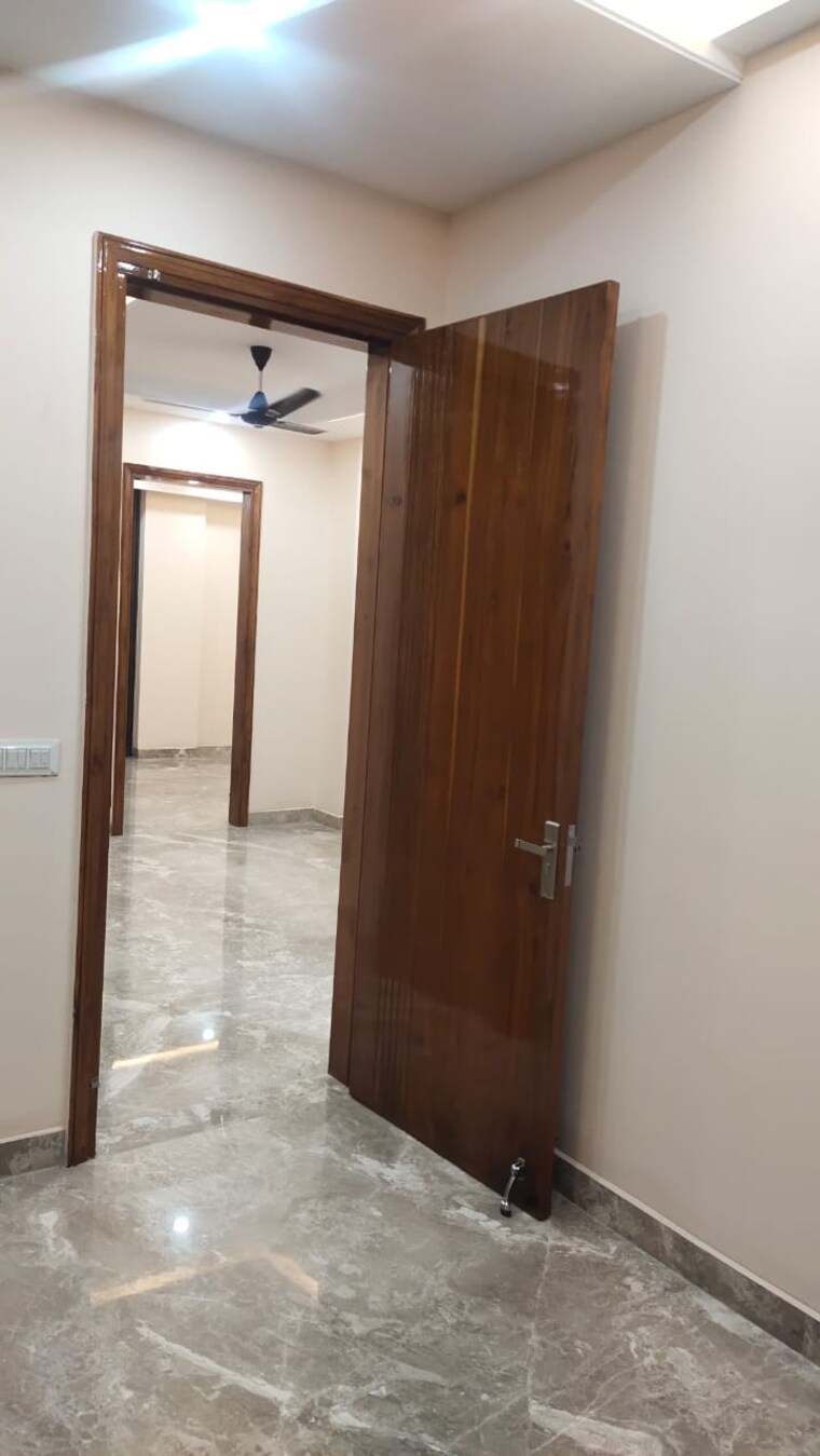 Room, sector 57 3 Bedroom 186 Sq.Yd. Independent House In Sector 57 Gurgaon 9406541