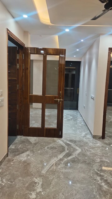 Room in 3 BHK Independent House at Sector 57 – for Sale