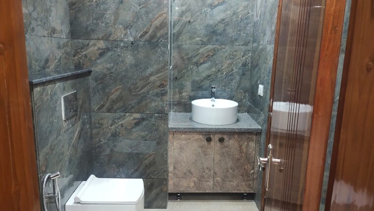 Bathroom, sector 57 3 Bedroom 186 Sq.Yd. Independent House In Sector 57 Gurgaon 9406541