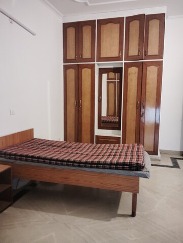Bedroom in 3 BHK Builder Floor at Sector 46 – for Rent