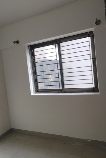 Room in 2 BHK Apartment at Ozone Urbana Aqua, Devanahalli – for Rent