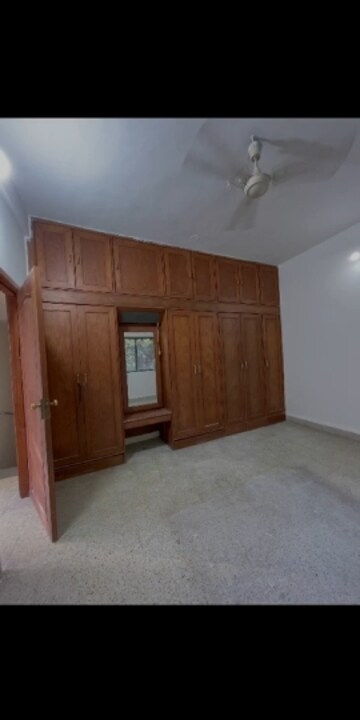 Room in 2 BHK Apartment at Swargate – for Rent