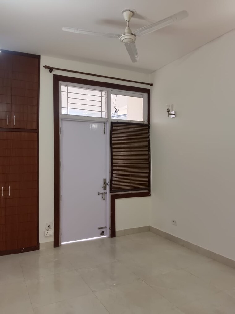 Room, sector 57 3 Bedroom 180 Sq.Ft. Independent House In Sector 57 Gurgaon 9406572