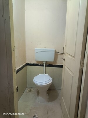 Bathroom in 1 BHK Apartment at Mahalaxmi – for Rent