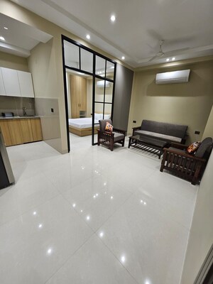 Living Room in 1.5 BHK Builder Floor at Sector 42 – for Rent