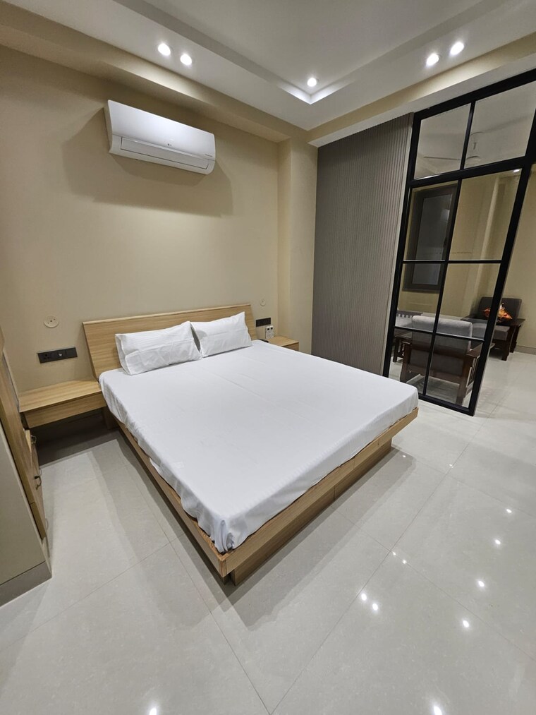 Team Area, sector 42 1.5 Bedroom 500 Sq.Ft. Builder Floor In Sector 42 Gurgaon 9406650