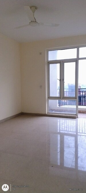 Room in 3 BHK Apartment at Omaxe Waterscapes, Gomti Nagar – for Rent