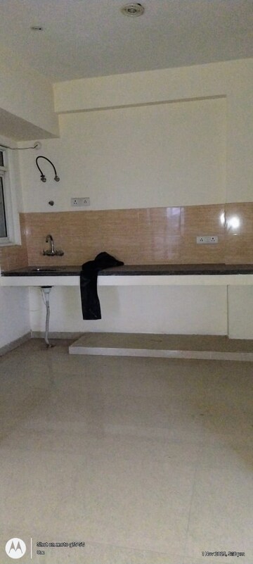 Kitchen in 3 BHK Apartment at Omaxe Waterscapes, Gomti Nagar – for Rent