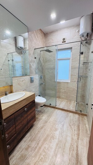 Attached Bathroom in 4 BHK Builder Floor at Dlf Phase iv – for Rent