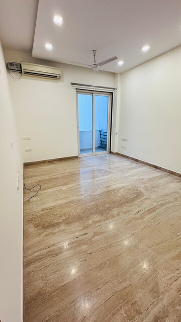 Bedroom in 4 BHK Builder Floor at Dlf Phase iv – for Rent