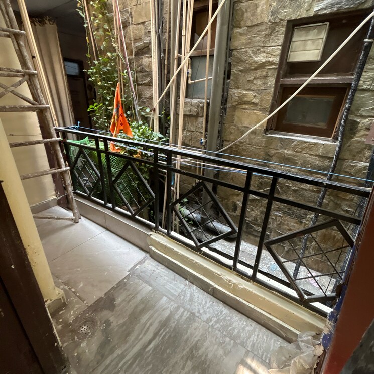 Balcony, kotla mubarakpur 1 Bedroom 400 Sq.Ft. Builder Floor In Kotla Mubarakpur Delhi 9406695