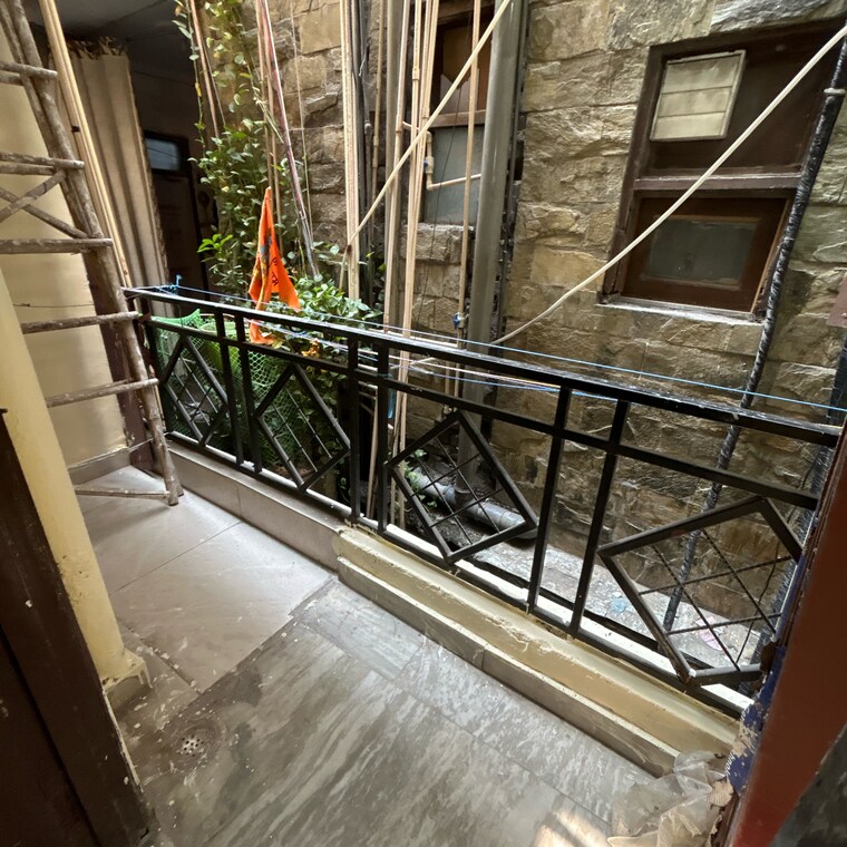 Balcony, kotla mubarakpur 1 Bedroom 400 Sq.Ft. Builder Floor In Kotla Mubarakpur Delhi 9406695