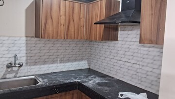 Kitchen in 1.5 BHK Builder Floor at DLF Independent Floors, Dlf City Phase 3 – for Rent